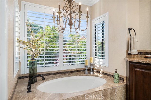 2565 Cliff Rd, Upland CA: https://media.crmls.org/medias/893f1719-21f3-4b21-abd9-13fb6ba0e5c9.jpg
