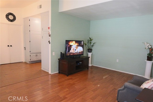 Detail Gallery Image 36 of 71 For 19208 Avenue of the Oaks #J,  Newhall,  CA 91321 - 2 Beds | 1/1 Baths