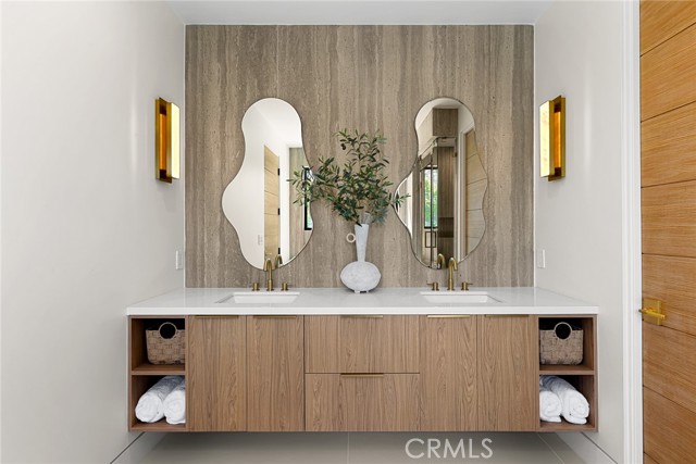 22640 Clarendon Street, Woodland Hills CA: https://media.crmls.org/medias/893fcbd5-794c-4e39-ada2-9e129b8f0197.jpg