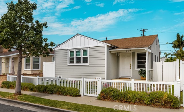 309 15th Street, Seal Beach CA: https://media.crmls.org/medias/89408c21-fedc-4f03-a31a-a3549feb21e8.jpg
