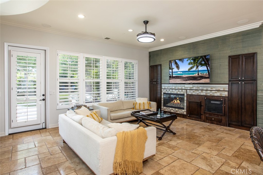 MLS #OC25176221 image #19