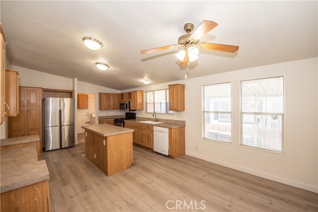 Detail Gallery Image 10 of 47 For 25350 Santiago #153,  Moreno Valley,  CA 92551 - 4 Beds | 3 Baths