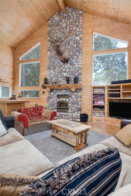 Detail Gallery Image 20 of 71 For 10820 Bonita Way, Wofford Heights,  CA 93285 - 4 Beds | 3 Baths