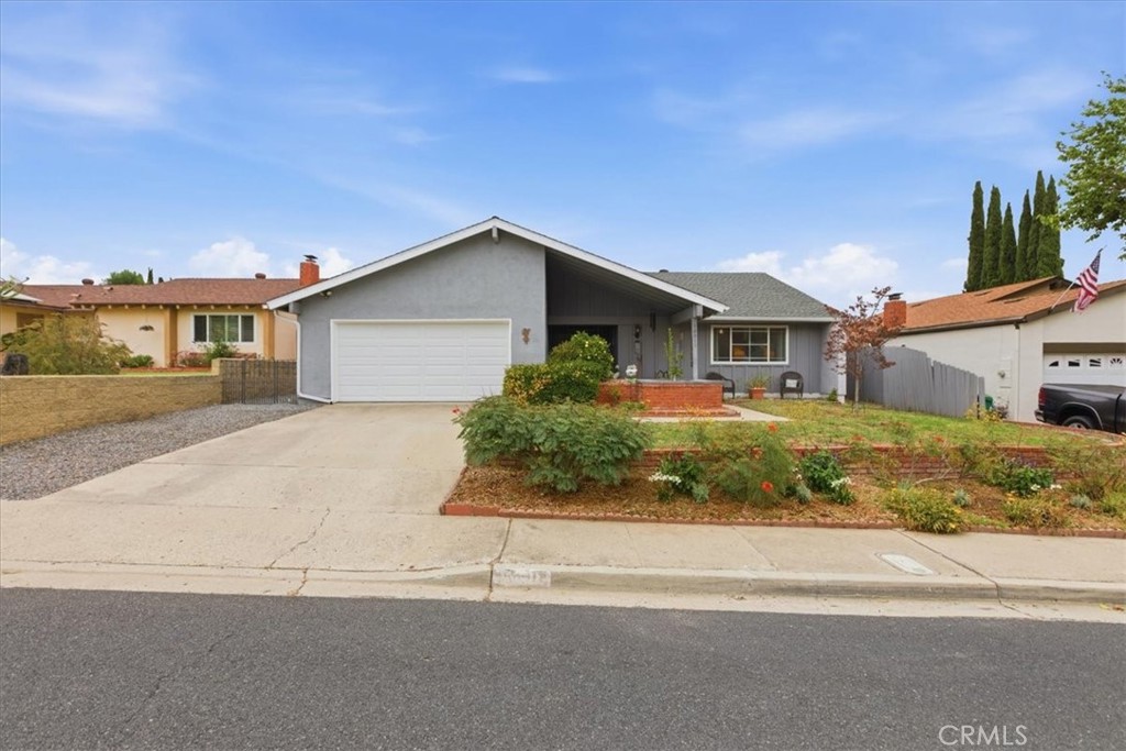 https://media.crmls.org/medias/8942261e-8ce7-4174-8b7d-0c6c01b959d9.jpg?preset=X-Large