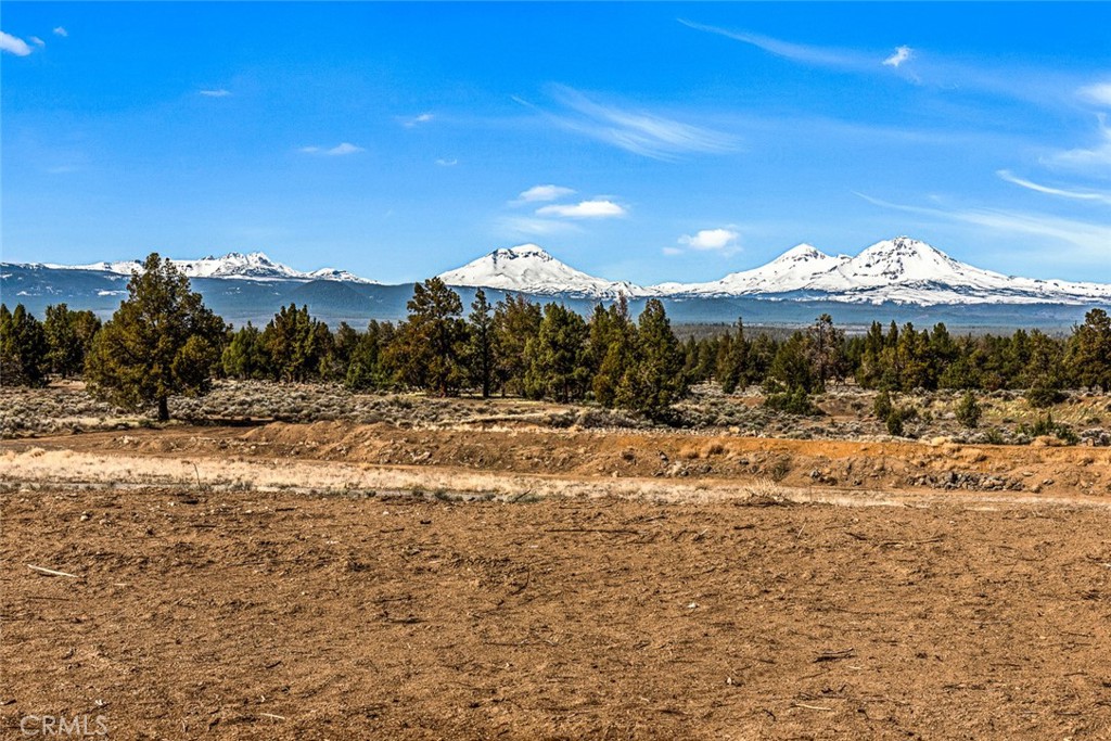 https://media.crmls.org/medias/894283bc-a211-4fa0-b288-4ecfbad62f7c.jpg?preset=X-Large
