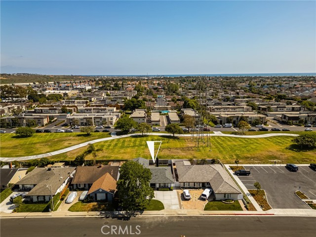 9802 Effingham Drive, Huntington Beach CA: https://media.crmls.org/medias/8942af6e-e0ec-40cb-a2ff-7a98f8a93ea6.jpg