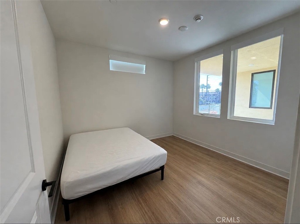 https://media.crmls.org/medias/8942cbd0-dc46-42e8-9350-702bed71a2b3.jpg?preset=X-Large