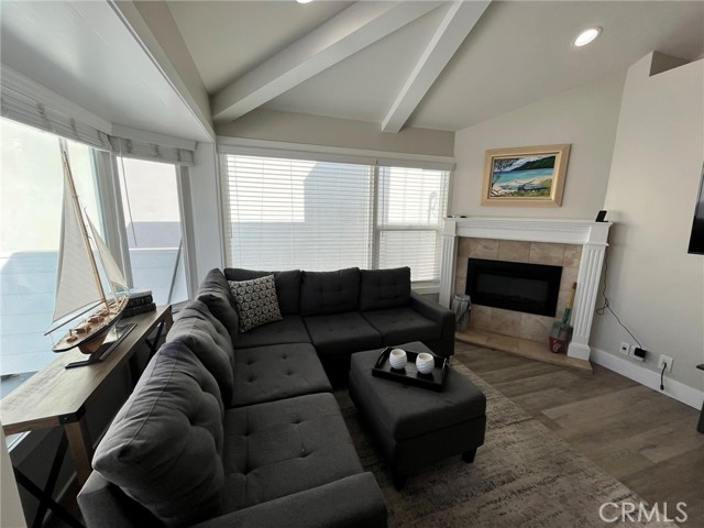 Detail Gallery Image 11 of 23 For 602 1/2 Narcissus Ave, Corona Del Mar,  CA 92625 - 2 Beds | 1 Baths
