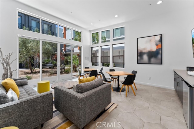 206 Alamo Court, Long Beach CA: https://media.crmls.org/medias/8943c095-c600-46ab-91cb-5595a2fc067b.jpg