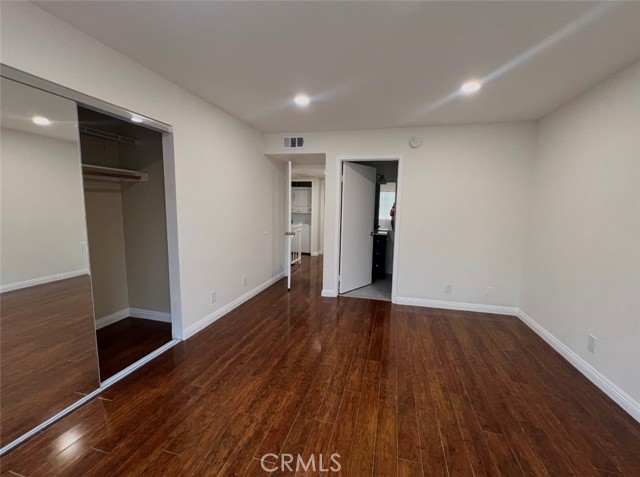 Detail Gallery Image 12 of 19 For 9325 Sunland Park, Sun Valley,  CA 91352 - 2 Beds | 3 Baths