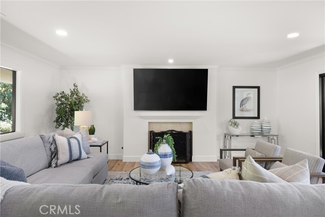 Detail Gallery Image 11 of 27 For 1120 Granville Dr, Newport Beach,  CA 92660 - 2 Beds | 2 Baths