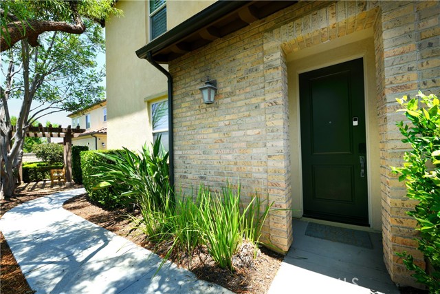 99 Fuchsia, Lake Forest CA: https://media.crmls.org/medias/8946a639-eea8-44c3-a86f-e23e323dcd09.jpg