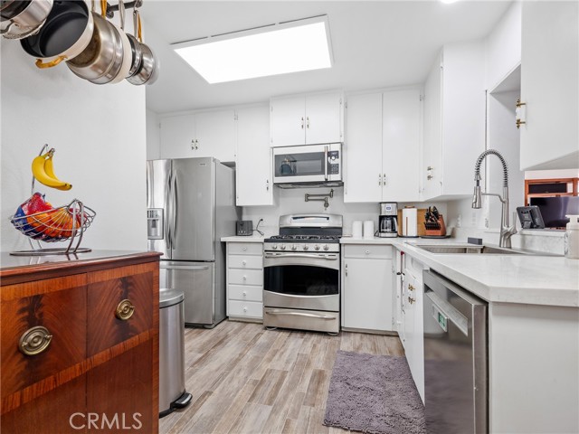 Detail Gallery Image 7 of 35 For 14060 Osage Rd, Apple Valley,  CA 92307 - 3 Beds | 2 Baths