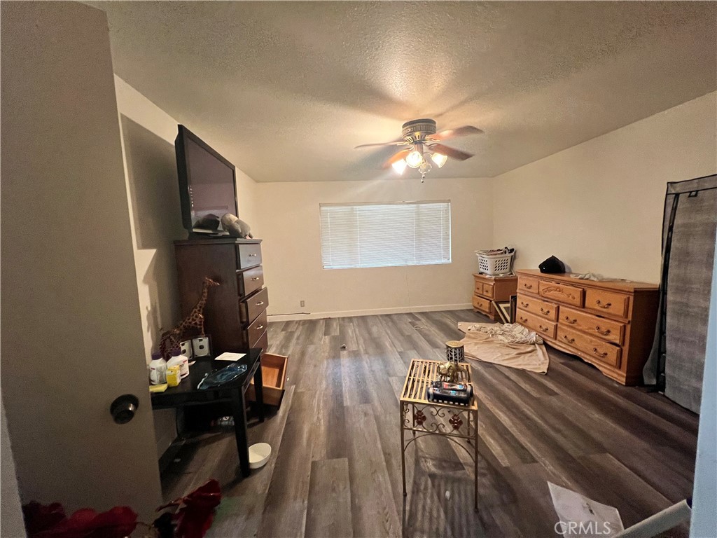 https://media.crmls.org/medias/894750ff-4e56-4d01-b241-dad22038ddd8.jpg?preset=X-Large