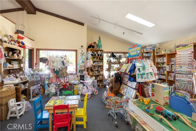 652 Pine Knot, Big Bear Lake CA: https://media.crmls.org/medias/8947600d-a19e-493b-97d0-f92e4a5e96d1.jpg