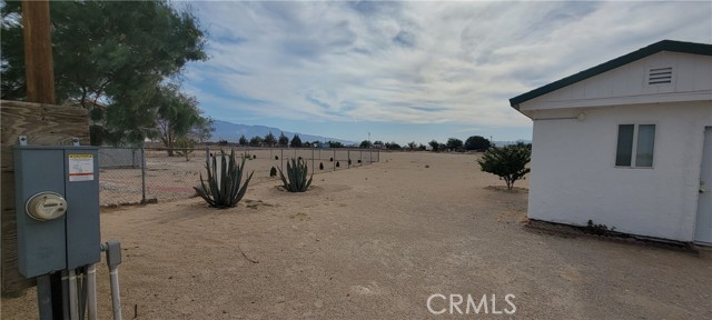 Detail Gallery Image 4 of 20 For 11200 Palomar Ave #B,  Lucerne Valley,  CA 92356 - 3 Beds | 2 Baths