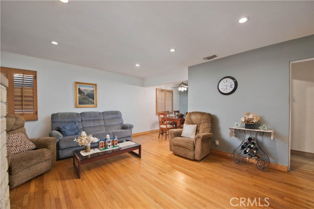 Detail Gallery Image 4 of 29 For 10851 Woodbine, Los Angeles,  CA 90034 - 2 Beds | 1 Baths