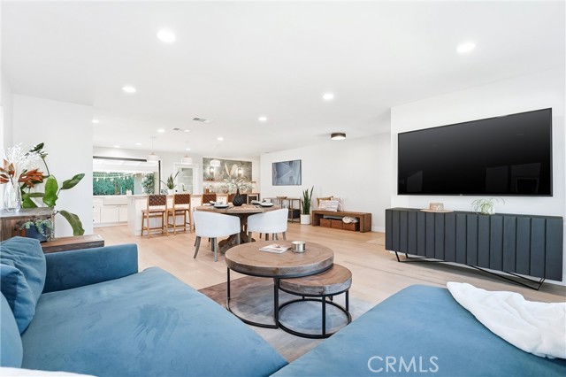 1124 E Maplewood Place, Orange CA: https://media.crmls.org/medias/89488abc-0728-460e-adfa-e47a22b1dd84.jpg