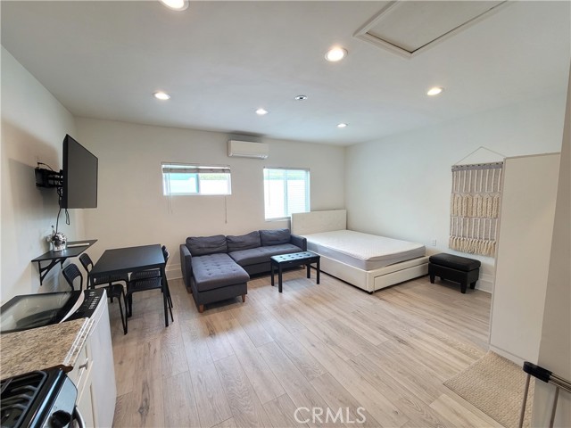 17559 LEMAY, Lake Balboa CA: https://media.crmls.org/medias/89499882-0ae3-4b4f-9383-762eb4e2dbdf.jpg