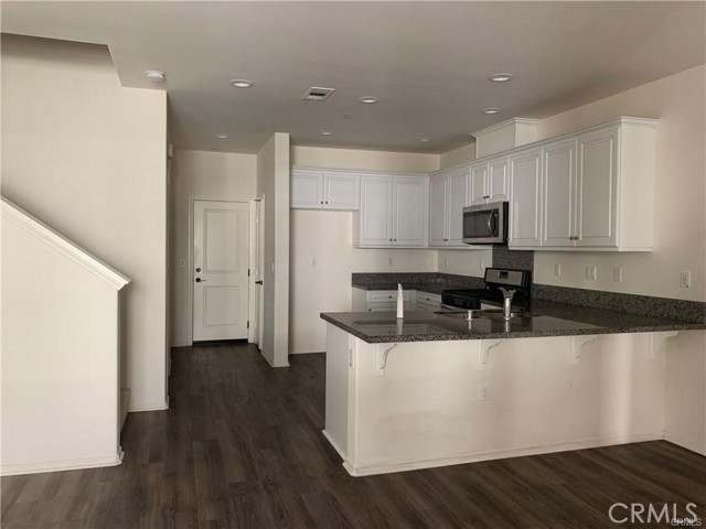 Detail Gallery Image 7 of 26 For 3160 E Yountville Dr #4,  Ontario,  CA 91761 - 3 Beds | 2/1 Baths