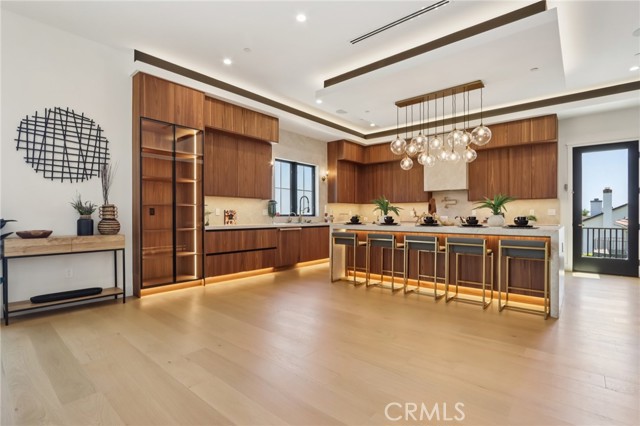 18200 Sheffield Lane, Porter Ranch CA: https://media.crmls.org/medias/894a5084-cfb9-43b5-880a-c81df9c25eb2.jpg