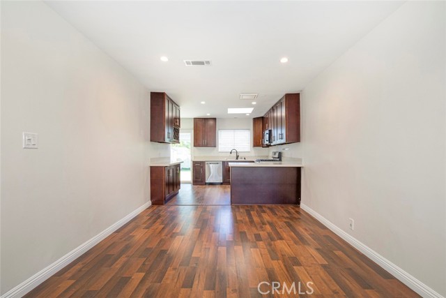 Detail Gallery Image 7 of 29 For 17425 Emelita, Encino,  CA 91316 - 2 Beds | 1 Baths