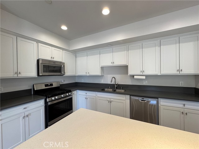 Detail Gallery Image 8 of 27 For 5432 Hermitage Ave #202,  Valley Village,  CA 91607 - 3 Beds | 2 Baths