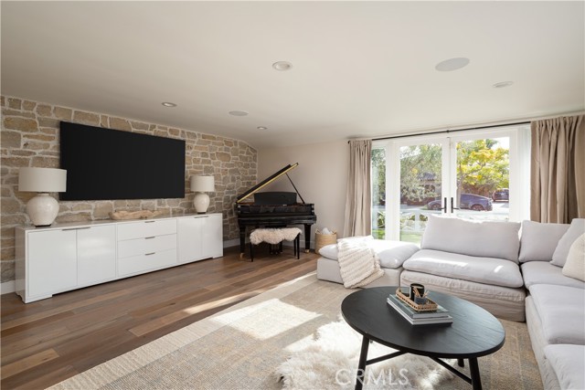 Detail Gallery Image 11 of 31 For 1700 Highland Dr, Newport Beach,  CA 92660 - 5 Beds | 6/1 Baths