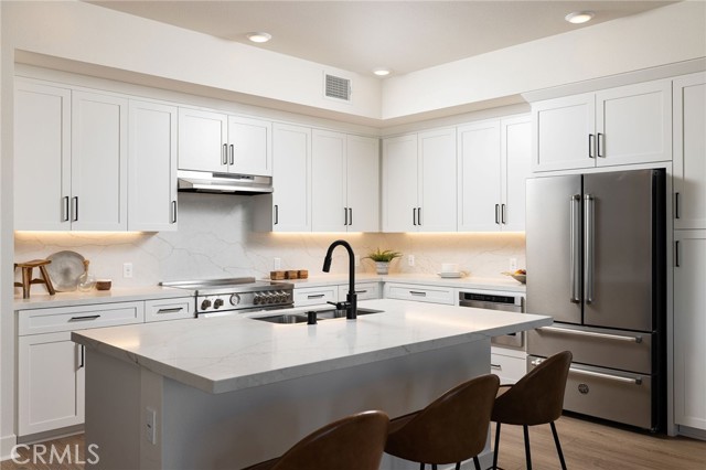 414 Main Street, Huntington Beach CA: https://media.crmls.org/medias/894b18de-7808-47ed-8df8-ba3c49c2a6bc.jpg