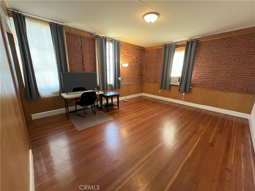 https://media.crmls.org/medias/894cadde-7052-4237-ad15-c7067c590132.jpg?preset=X-Large