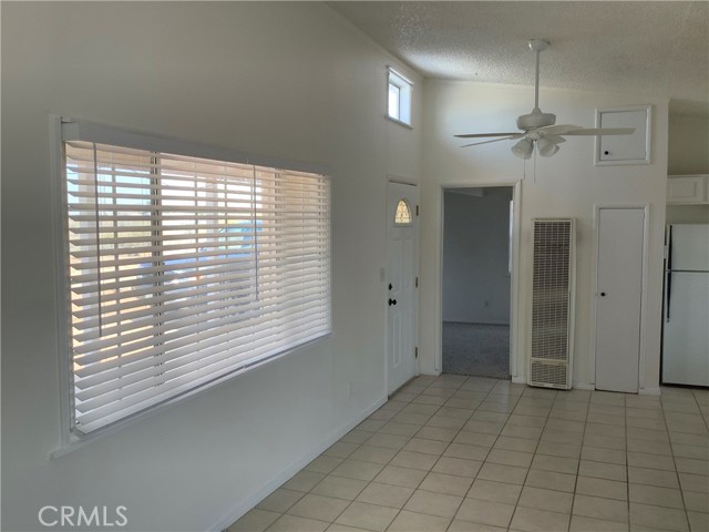22042 Elkalo Road, Apple Valley CA: https://media.crmls.org/medias/894d41e2-3819-4b9a-bcd7-fa18516264ad.jpg