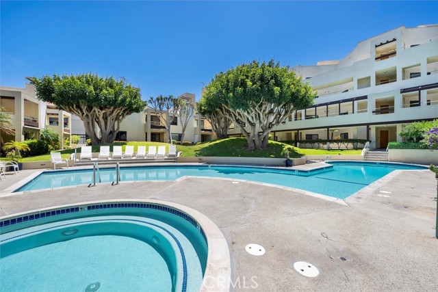 Detail Gallery Image 32 of 41 For 510 the Village #307,  Redondo Beach,  CA 90277 - 2 Beds | 2 Baths