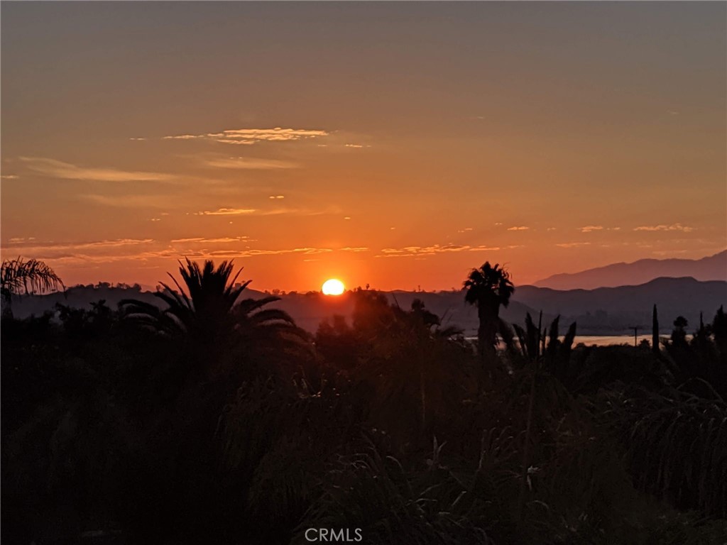 https://media.crmls.org/medias/894f8413-04b6-4fc4-9fbd-1909a388712b.jpg?preset=X-Large