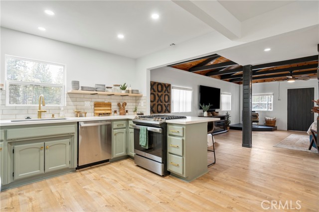 Detail Gallery Image 7 of 29 For 606 Merced Ave, Big Bear Lake,  CA 92315 - 2 Beds | 2 Baths