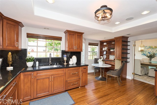 385 Park Avenue, Long Beach CA: https://media.crmls.org/medias/89523d64-9b52-41dc-83d9-68596d19433b.jpg
