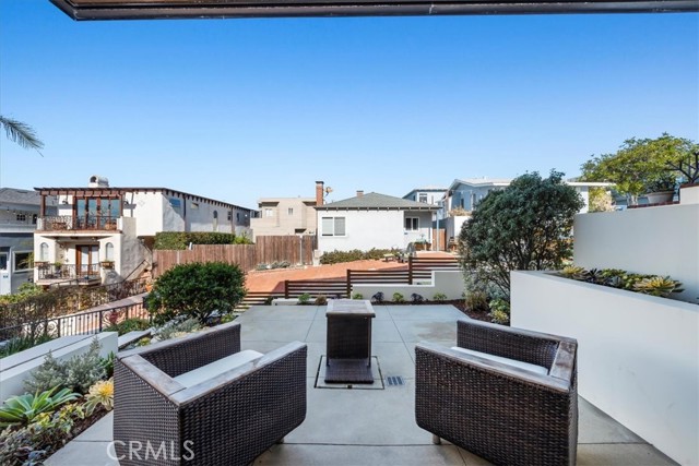 228 31st Street, Manhattan Beach, California 90266, 4 Bedrooms Bedrooms, ,3 BathroomsBathrooms,Residential,Sold,31st,SB23027297