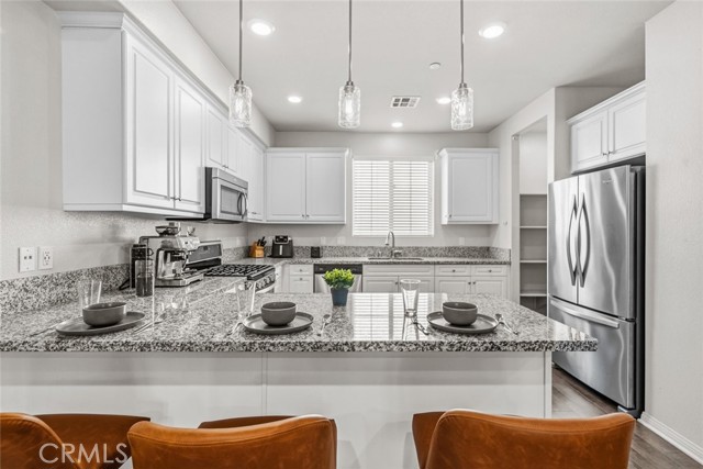 Detail Gallery Image 10 of 40 For 7214 N Chestnut, Van Nuys,  CA 91405 - 2 Beds | 3 Baths