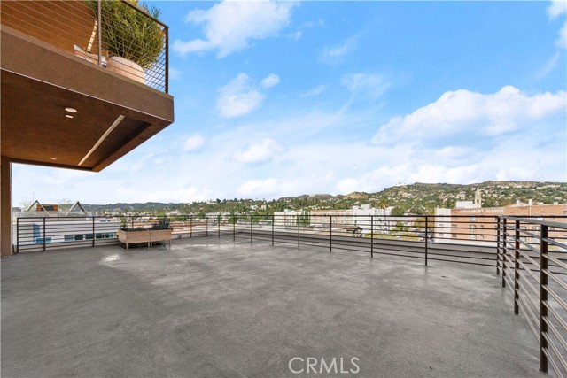 4850 Hollywood Boulevard, Hollywood CA: https://media.crmls.org/medias/8953b435-adb3-4a85-b79b-b3374b595471.jpg