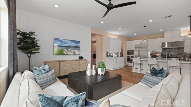 Detail Gallery Image 7 of 31 For 29368 via Destello, Valencia,  CA 91354 - 3 Beds | 3/1 Baths