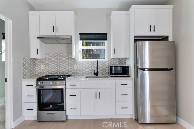 Detail Gallery Image 44 of 54 For 4941 Hesperia Ave, Encino,  CA 91316 - 5 Beds | 4 Baths