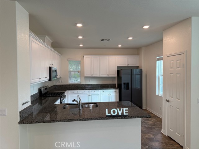 Detail Gallery Image 8 of 18 For 4751 S Java Paseo, Ontario,  CA 91762 - 4 Beds | 2/1 Baths