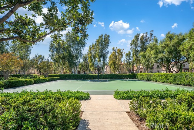 63 Splendor, Irvine CA: https://media.crmls.org/medias/89560660-d154-4fe1-a5d1-a6d632b49c09.jpg
