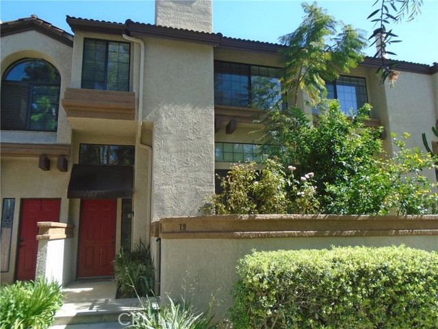 Detail Gallery Image 2 of 33 For 19 Goldstar, Pomona,  CA 91766 - 3 Beds | 2/1 Baths