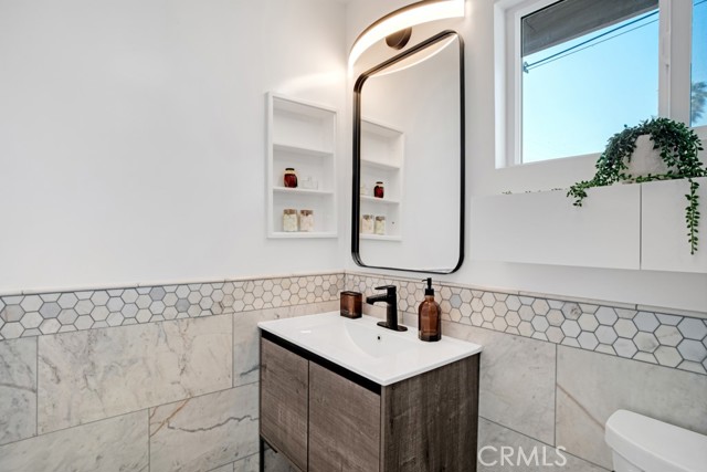 Detail Gallery Image 24 of 37 For 3031 4th Ave, Los Angeles,  CA 90018 - 6 Beds | 4/1 Baths