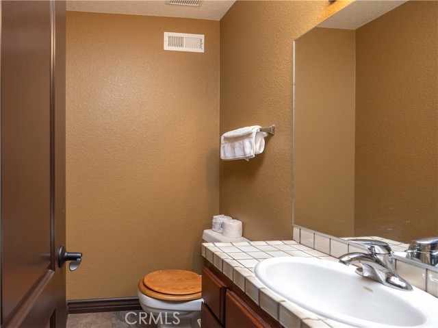 43850 Yosemite Drive, Big Bear Lake CA: https://media.crmls.org/medias/89573a6a-8a21-4754-973d-8b3d4a0dc4e0.jpg