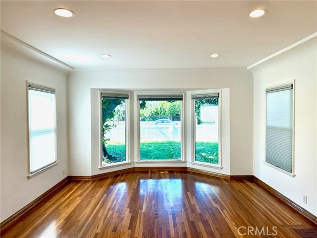 Detail Gallery Image 5 of 27 For 6534 Peach Ave, Van Nuys,  CA 91406 - 2 Beds | 2 Baths