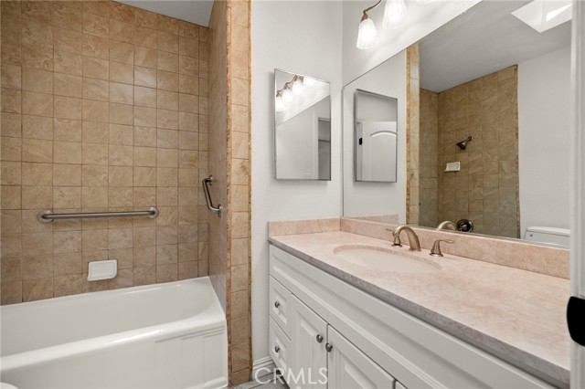 2871 Adriatic Avenue, Long Beach CA: https://media.crmls.org/medias/8957c6d9-df09-4754-90dc-fc29b89aed40.jpg