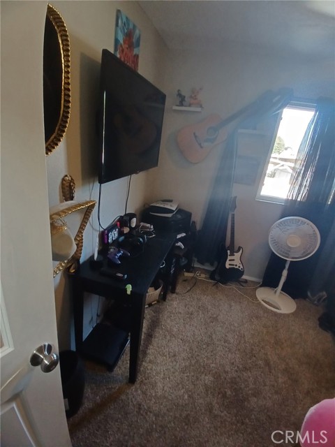 Detail Gallery Image 15 of 28 For 369 N Eucalyptus Ave #34,  Rialto,  CA 92376 - 4 Beds | 2/1 Baths