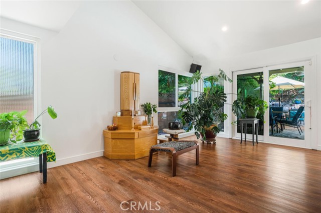 24101 Philiprimm Street, Woodland Hills CA: https://media.crmls.org/medias/895965c1-22e4-4bf3-96e1-d1f58829aac8.jpg