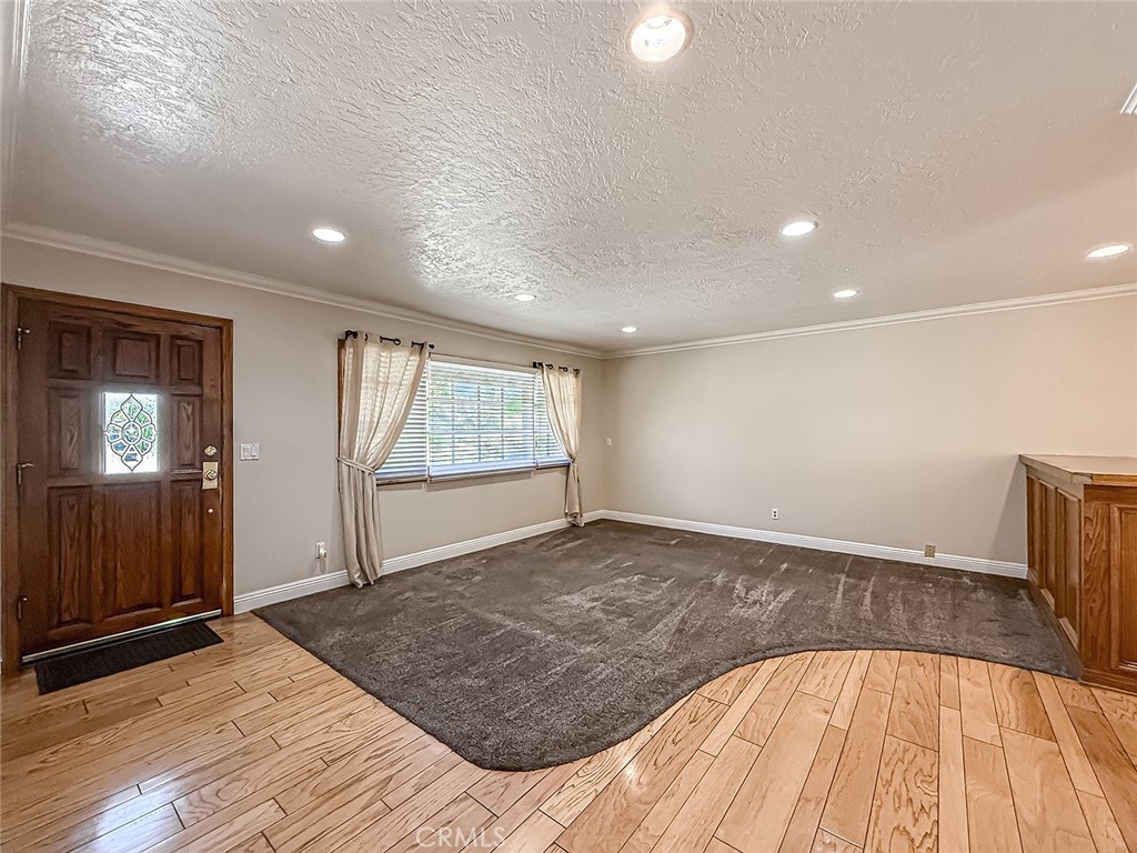 https://media.crmls.org/medias/89596982-27bd-4bb9-9a84-5405c760245b.jpg?preset=X-Large